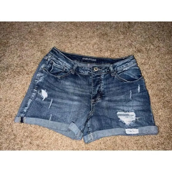 Maurice's Distressed Denim Mid-Rise‎ Cuffed Jean Shorts Ripped Details Size 5/6 - Picture 1 of 3